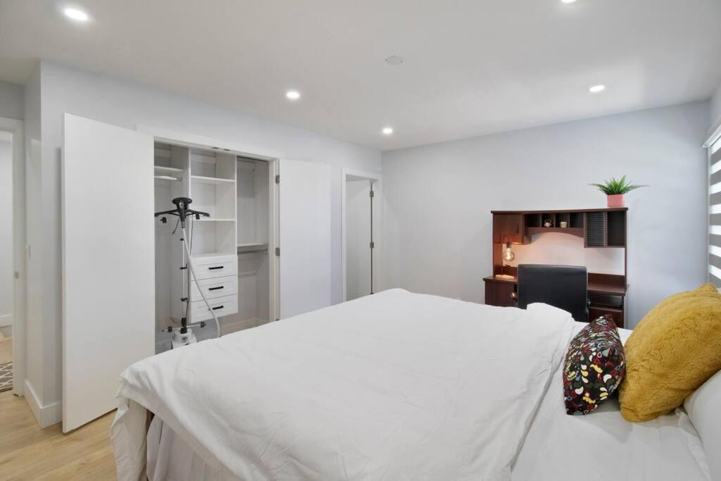 Modern Bright Whole House Major Attractions Nearby