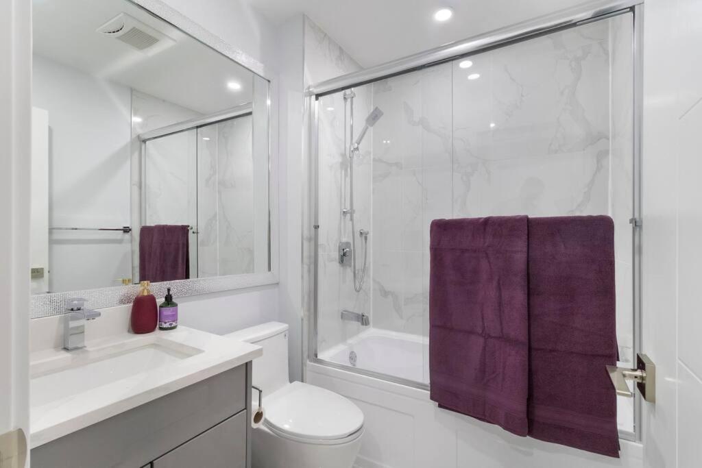 Modern Bright Whole House Major Attractions Nearby * Surrey