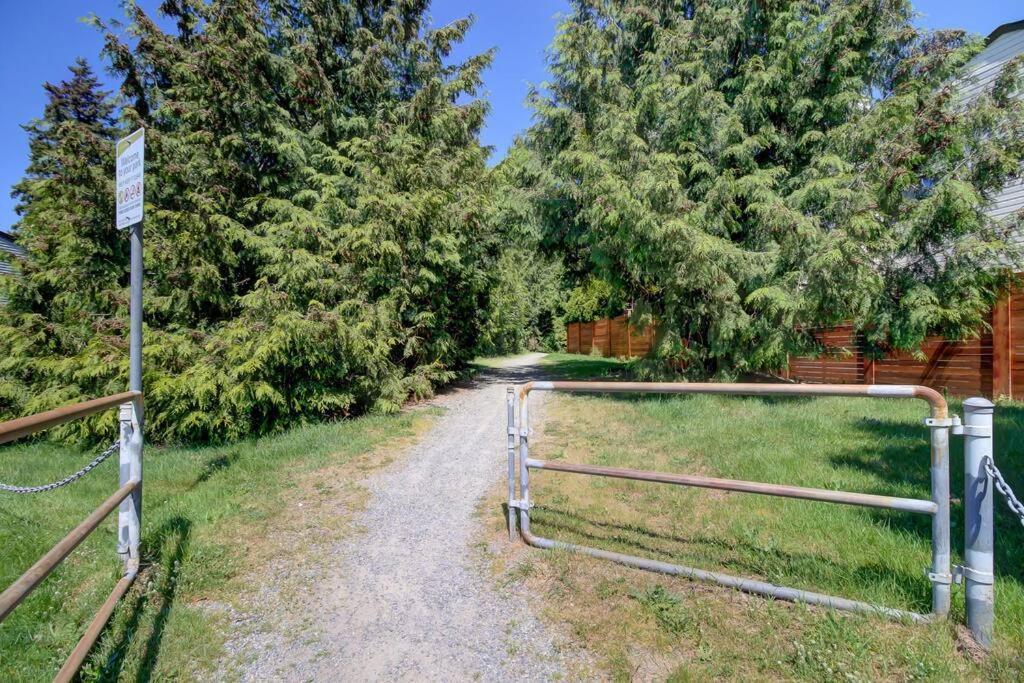 Modern Bright Whole House Major Attractions Nearby Holiday home Surrey