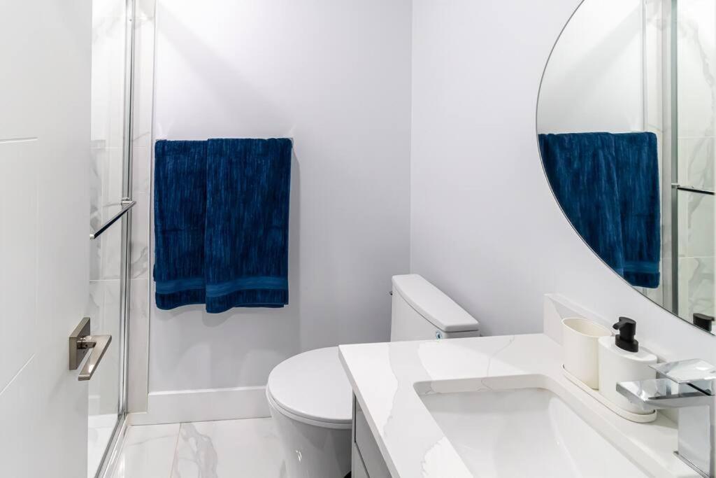 Modern Bright Whole House Major Attractions Nearby Surrey