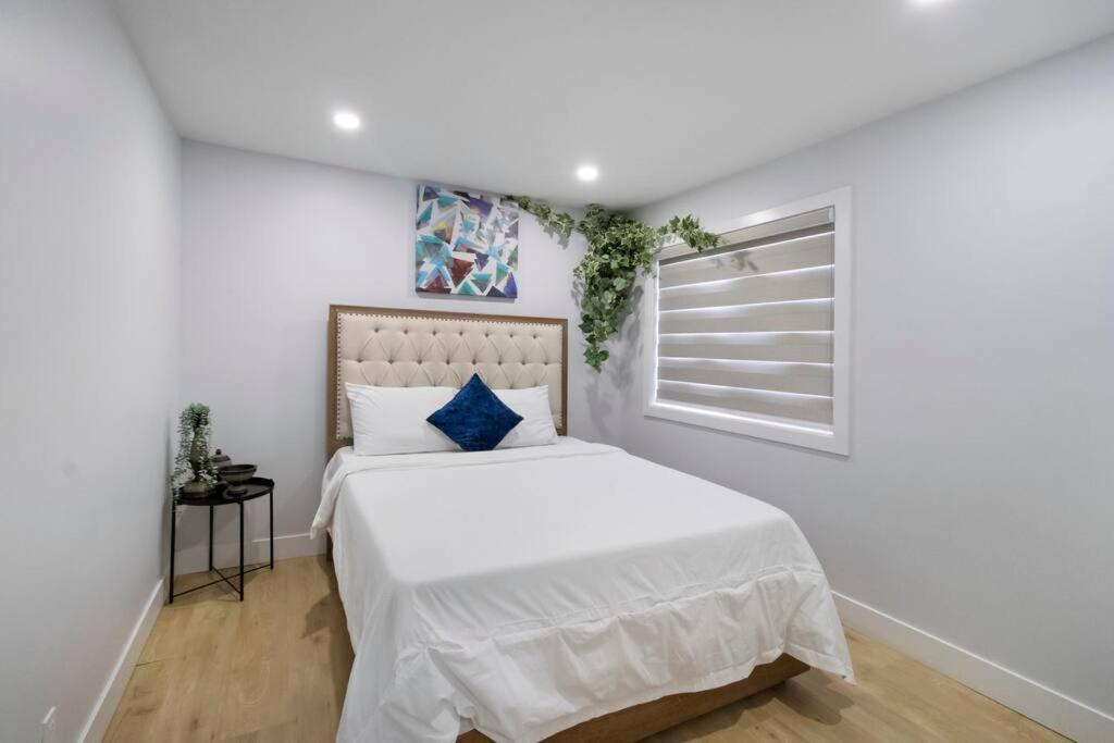 Modern Bright Whole House Major Attractions Nearby * Surrey