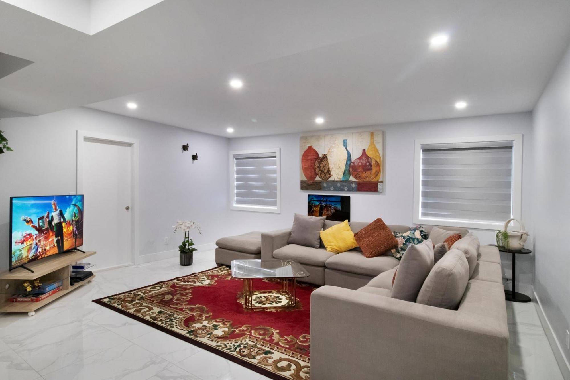 Modern Bright Whole House Major Attractions Nearby