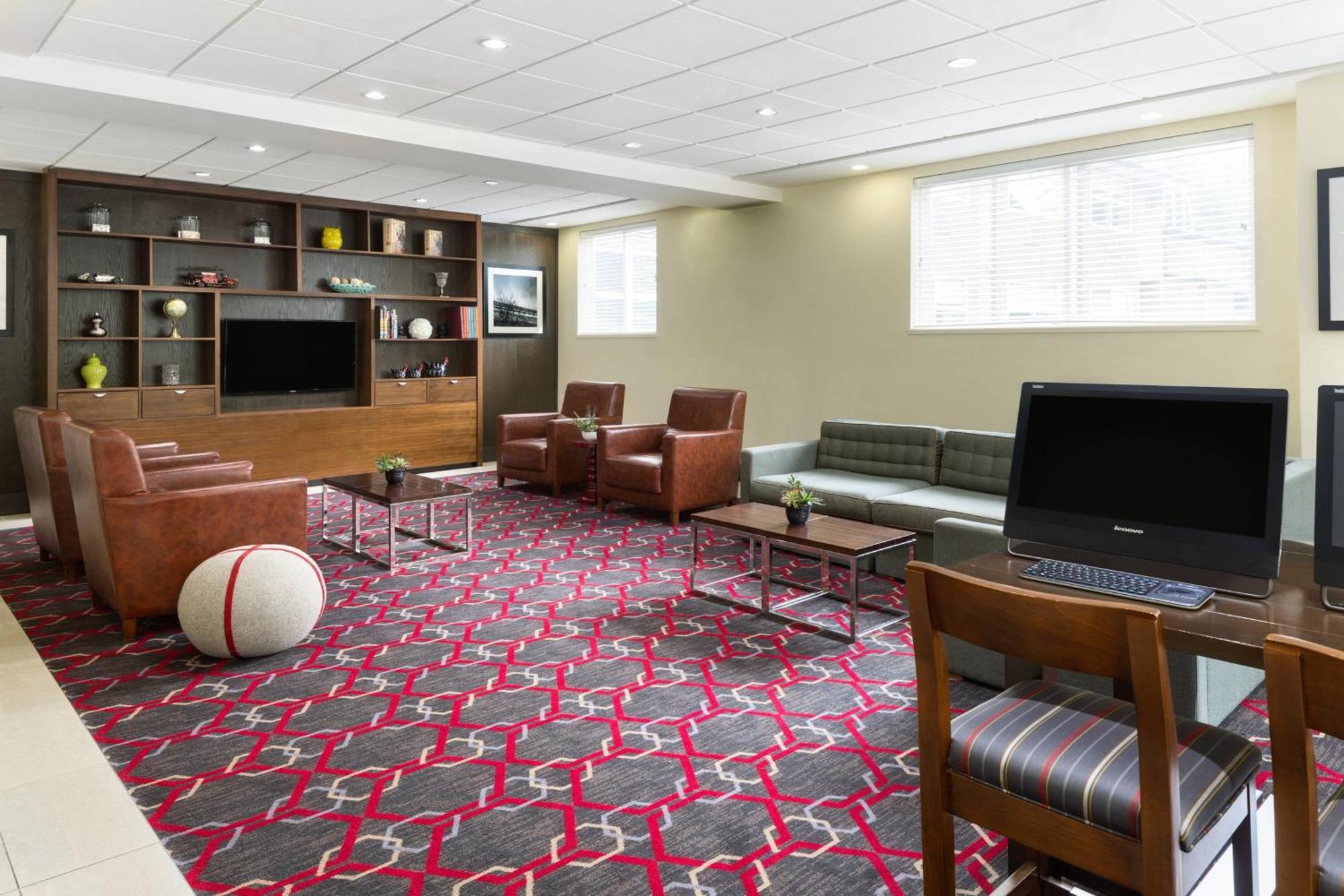 Four Points By Sheraton Hotel Surrey