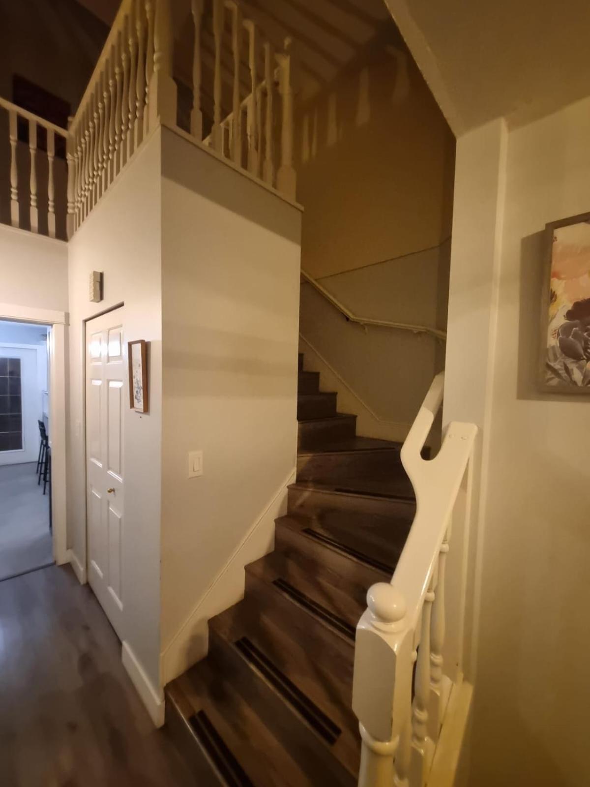 Anne's Luxury - Near White Rock Homestay *