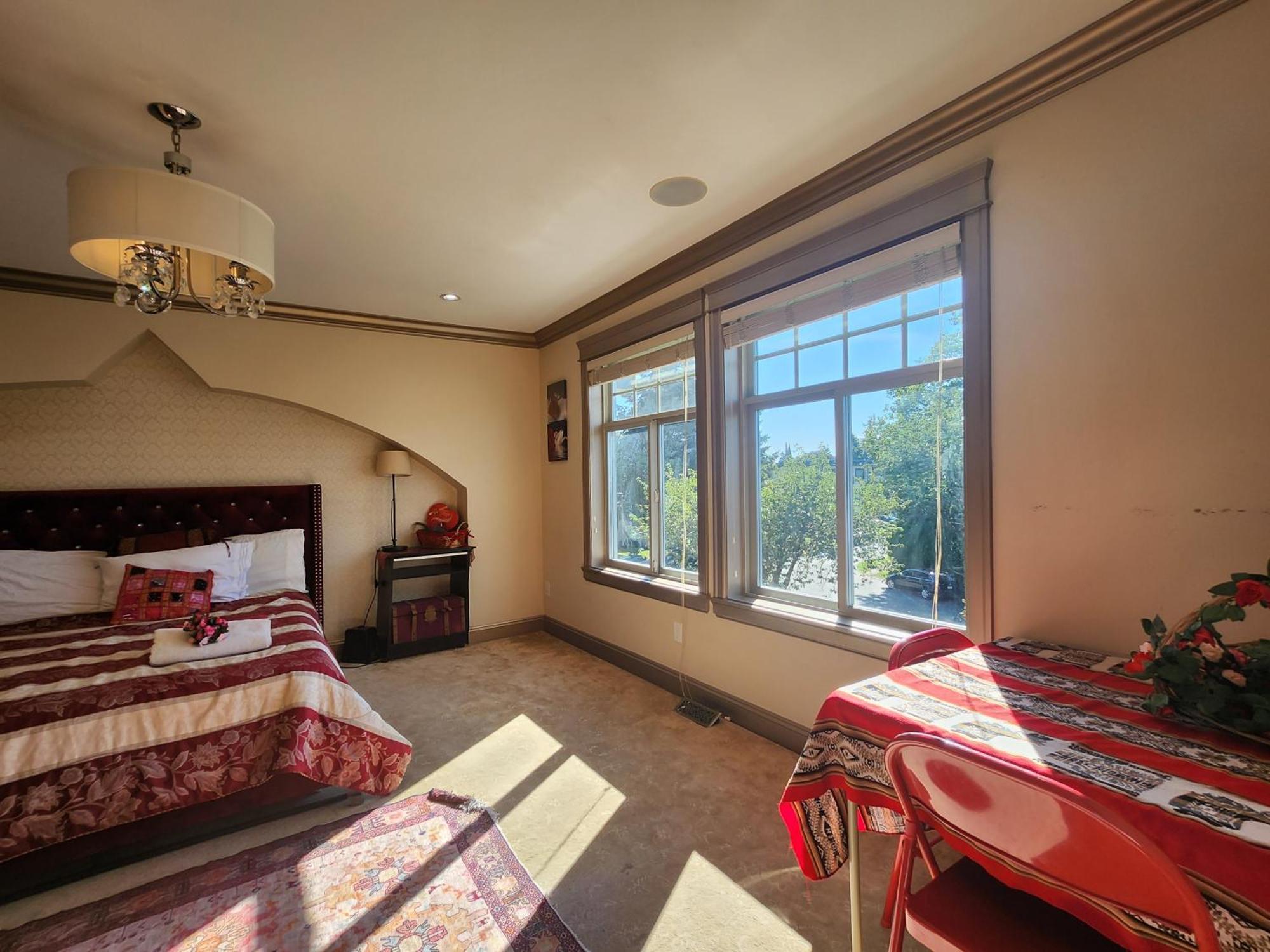 Empress Palace 4*