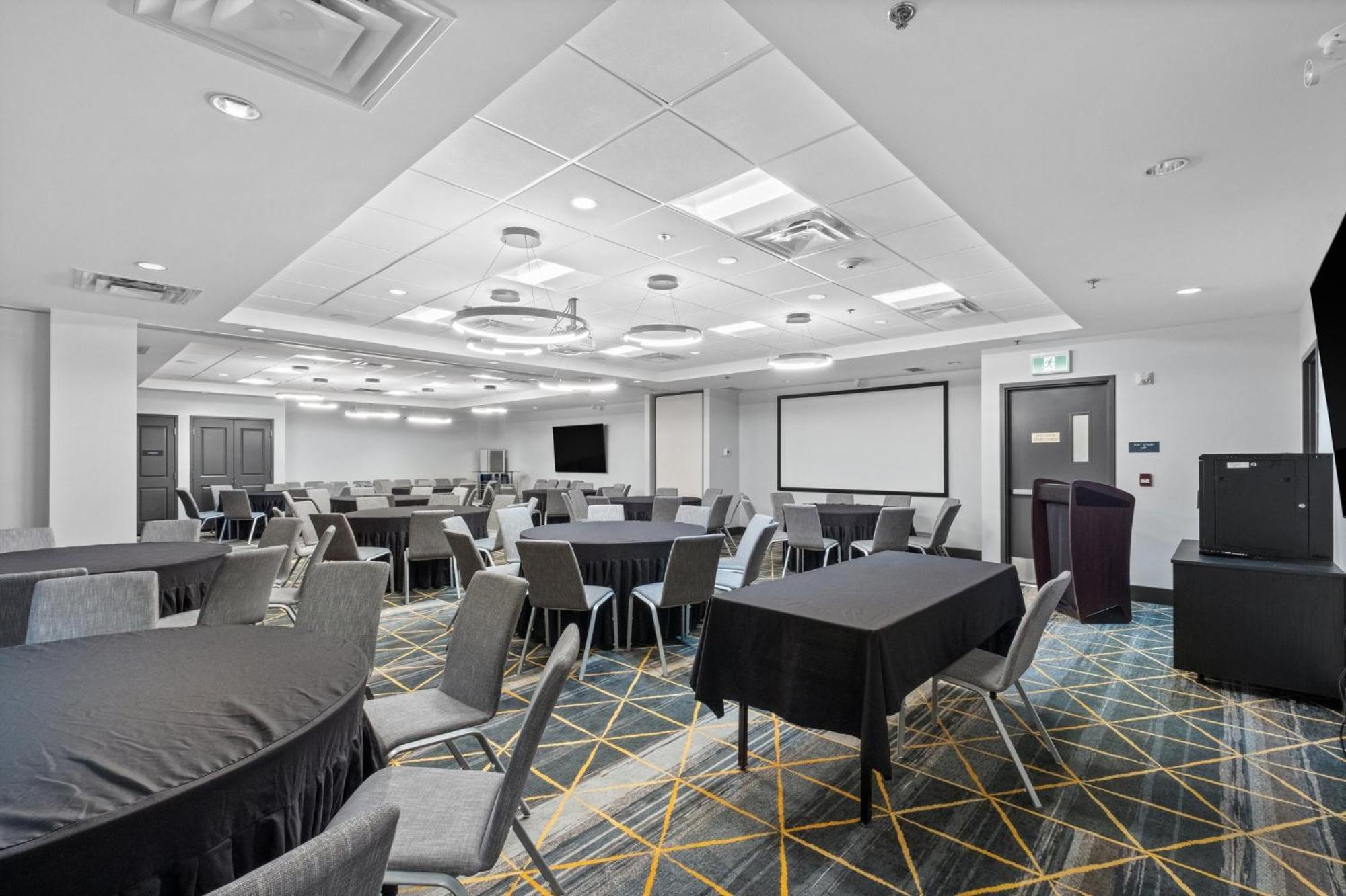 Hotel & East - Cloverdale By Ihg Surrey
