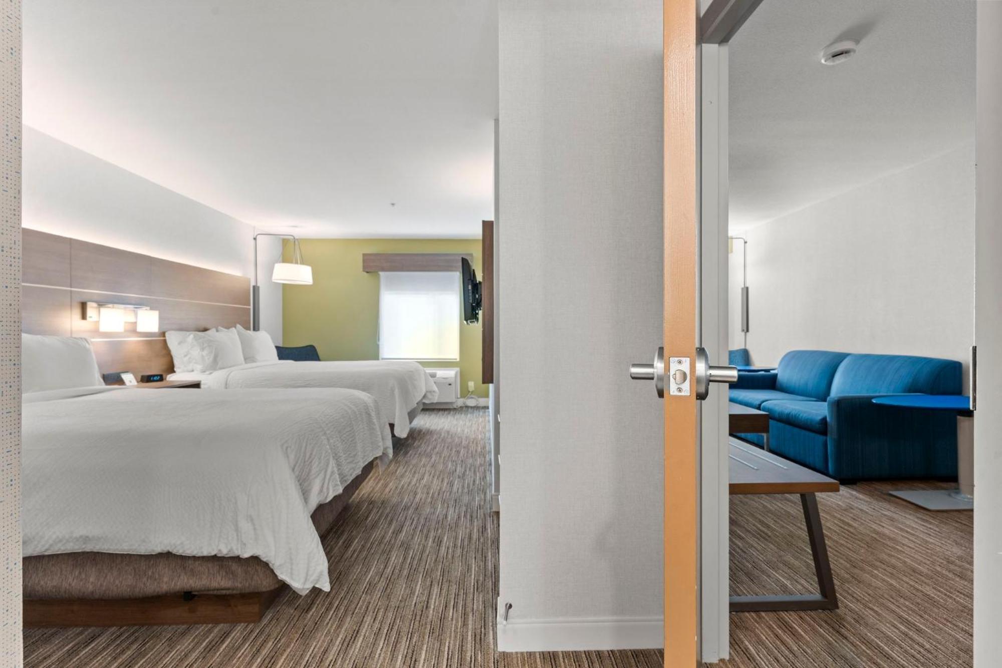Express And By Ihg 2*