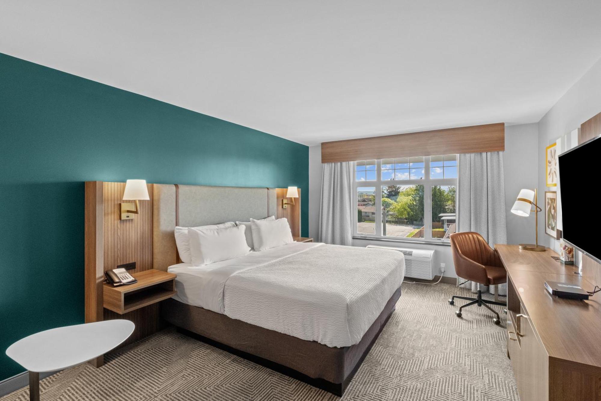 & East - Cloverdale By Ihg Hotel