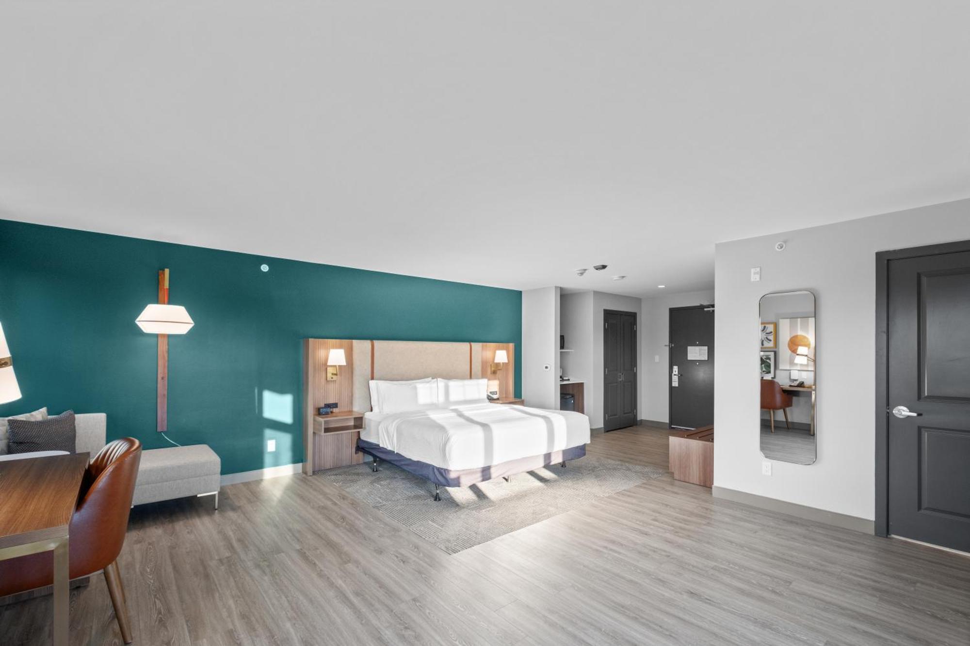 & East - Cloverdale By Ihg 3* Surrey