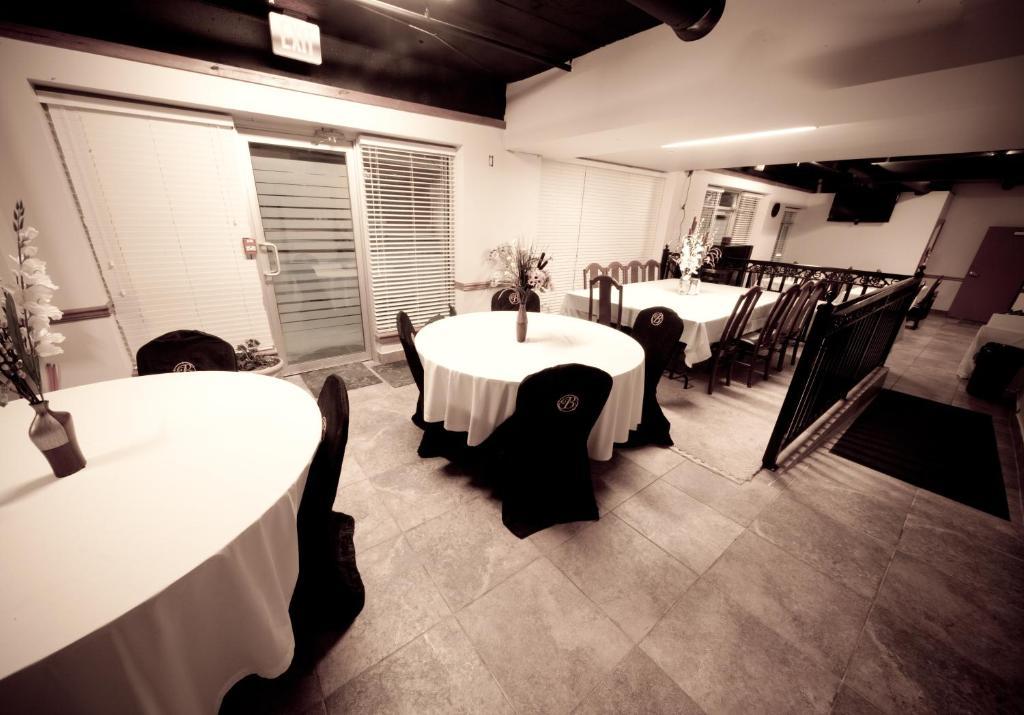 Days By Wyndham Hotel Surrey