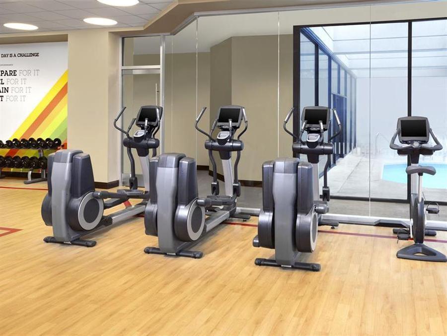 Sheraton Vancouver Guildford Hotel 4*