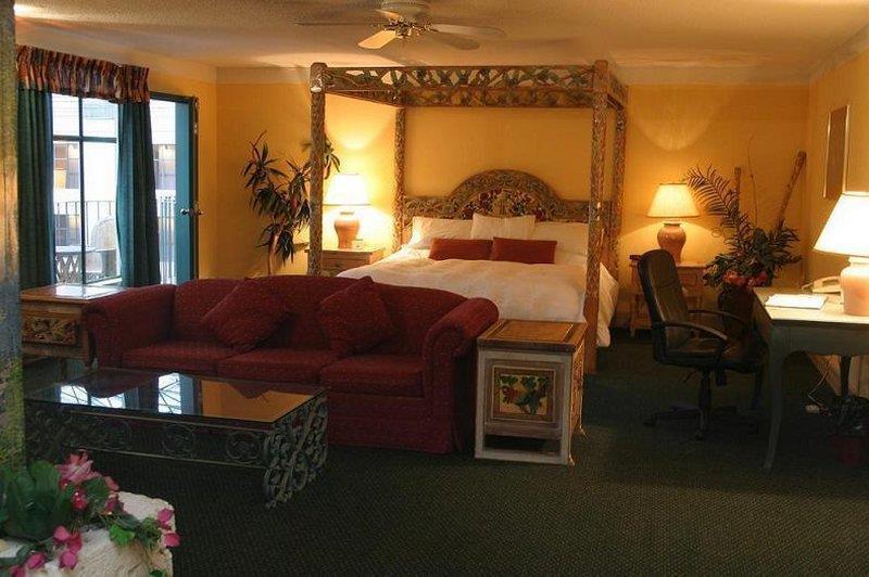 Hotel Pacific & Conference Center