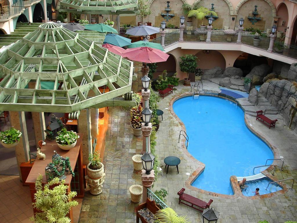 Hotel Pacific & Conference Center