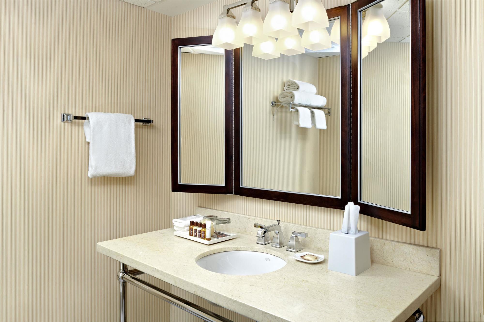 Sheraton Vancouver Guildford 4* Surrey