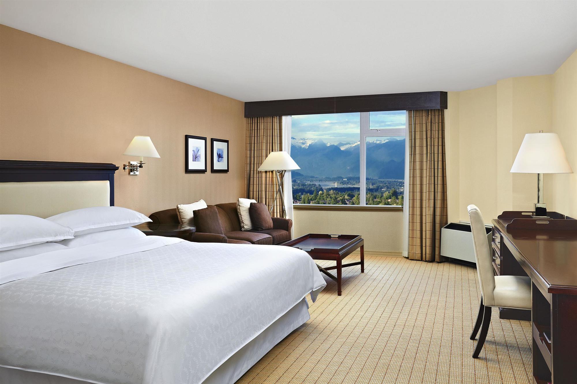 Hotel Sheraton Vancouver Guildford 4*