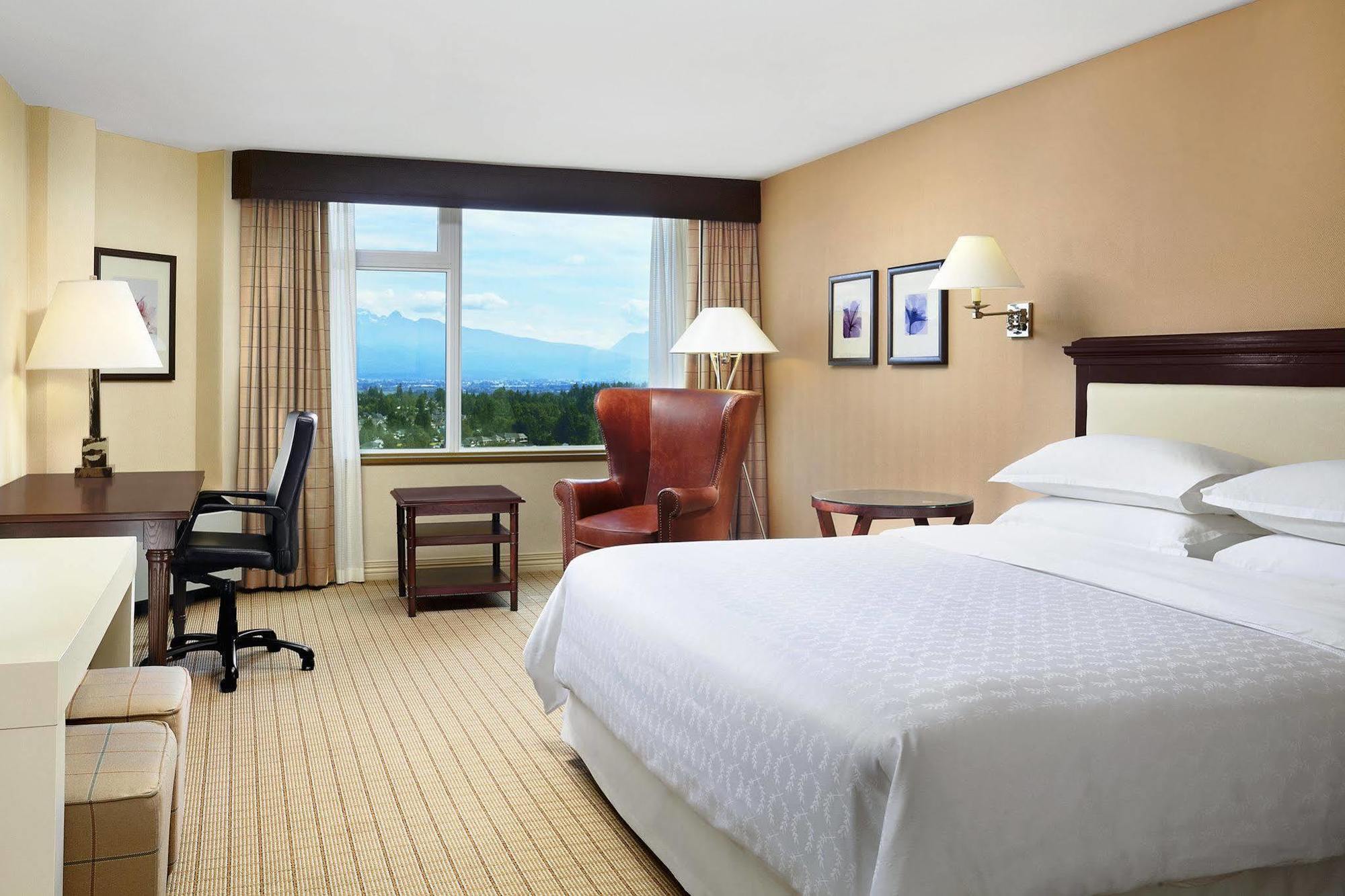 Sheraton Vancouver Guildford 4*