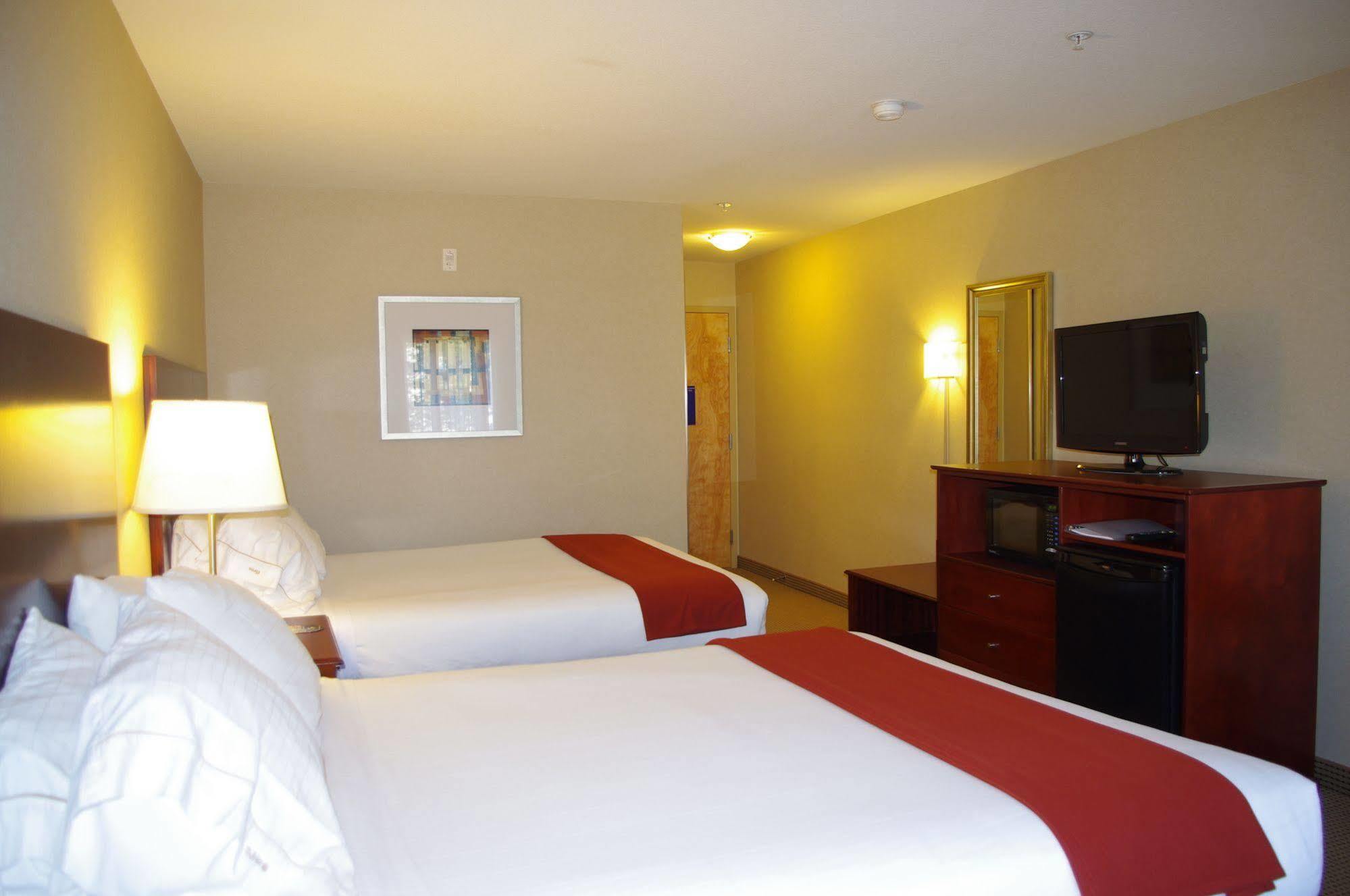Express And By Ihg 2*