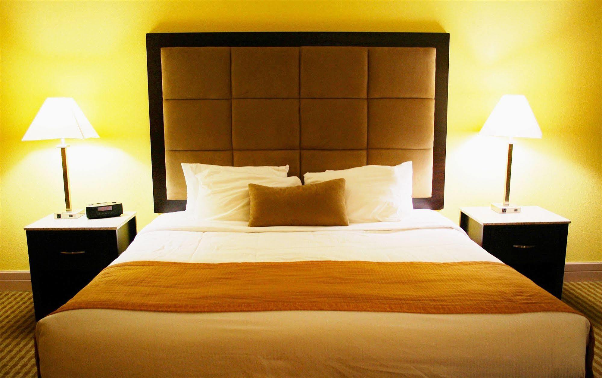 Hotel Pacific & Conference Center