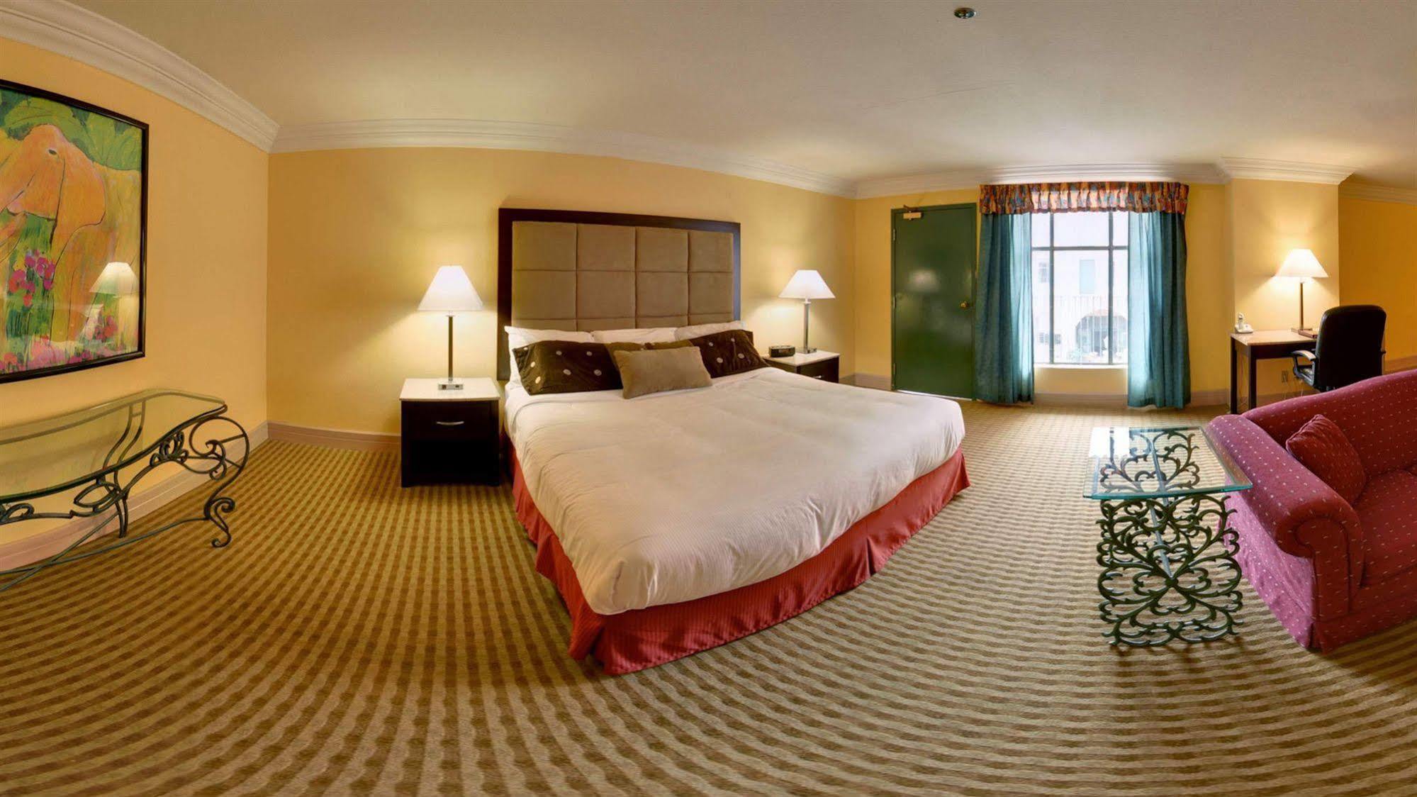 Pacific & Conference Center Hotel 3*