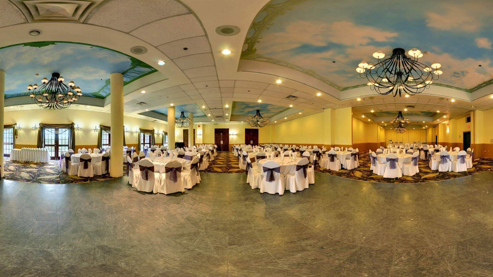 Pacific & Conference Center 3* Surrey