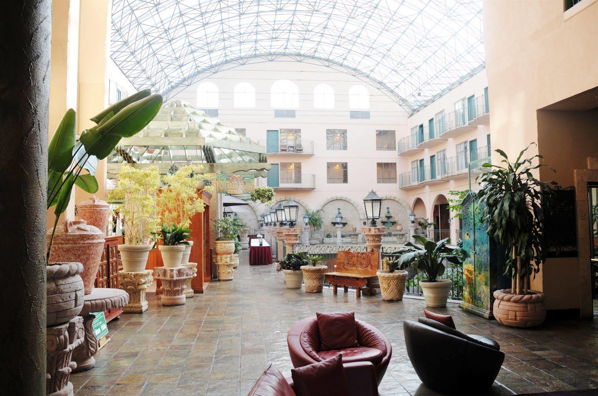 Hotel Pacific & Conference Center