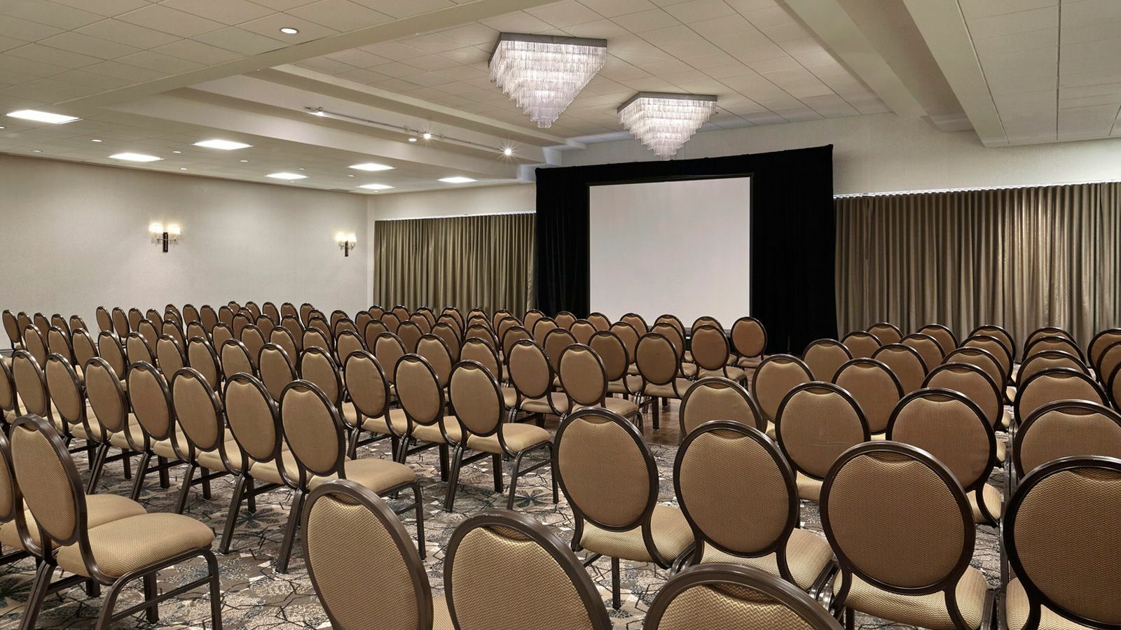 Sheraton Vancouver Guildford 4*